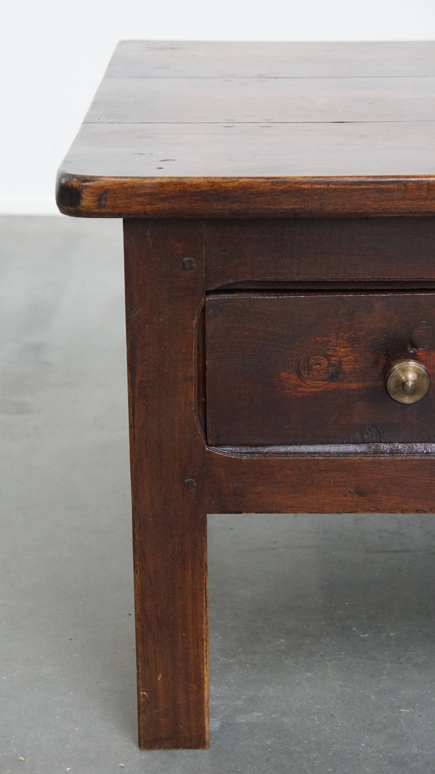 Prachtige En Unieke Antieke Franse Salontafel Van Vruchtenbomenhout Met 5 Lades image 8