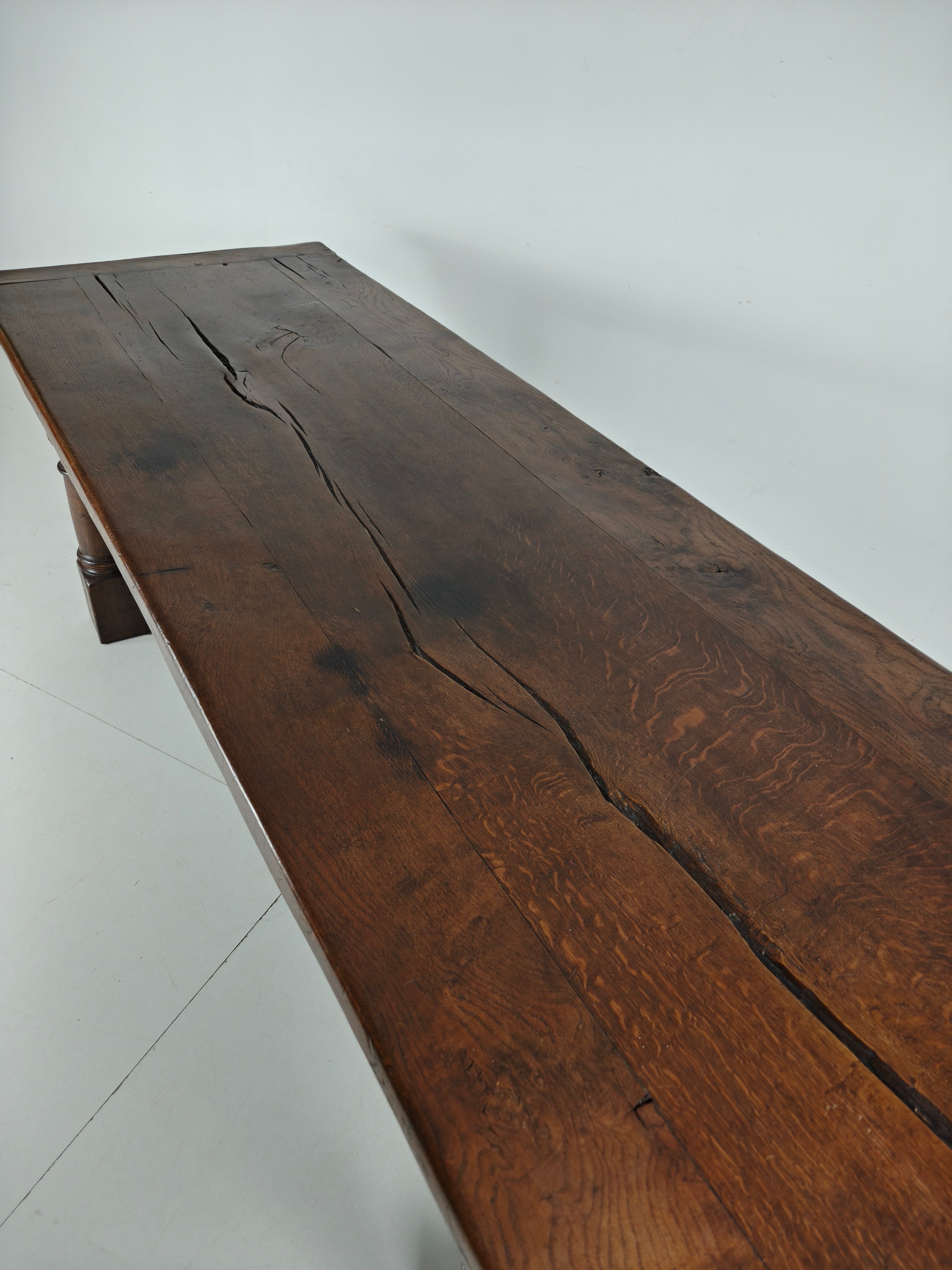 Massief Engelse Eikenhouten Eettafel – 20e Eeuw Met Prachtige Nerf En Patina image 10