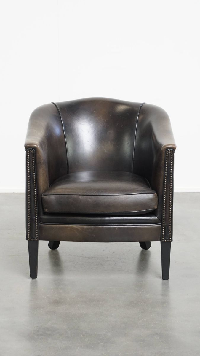 Stijlvolle, Unieke En Subtiele Zwart/ Grijze Clubfauteuil Gemaakt Van Schapenleer image 2
