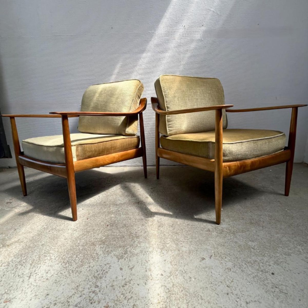 2x Midcentury ‘antimott’ Fauteuil W. Knoll Notenhout, Velour image 7