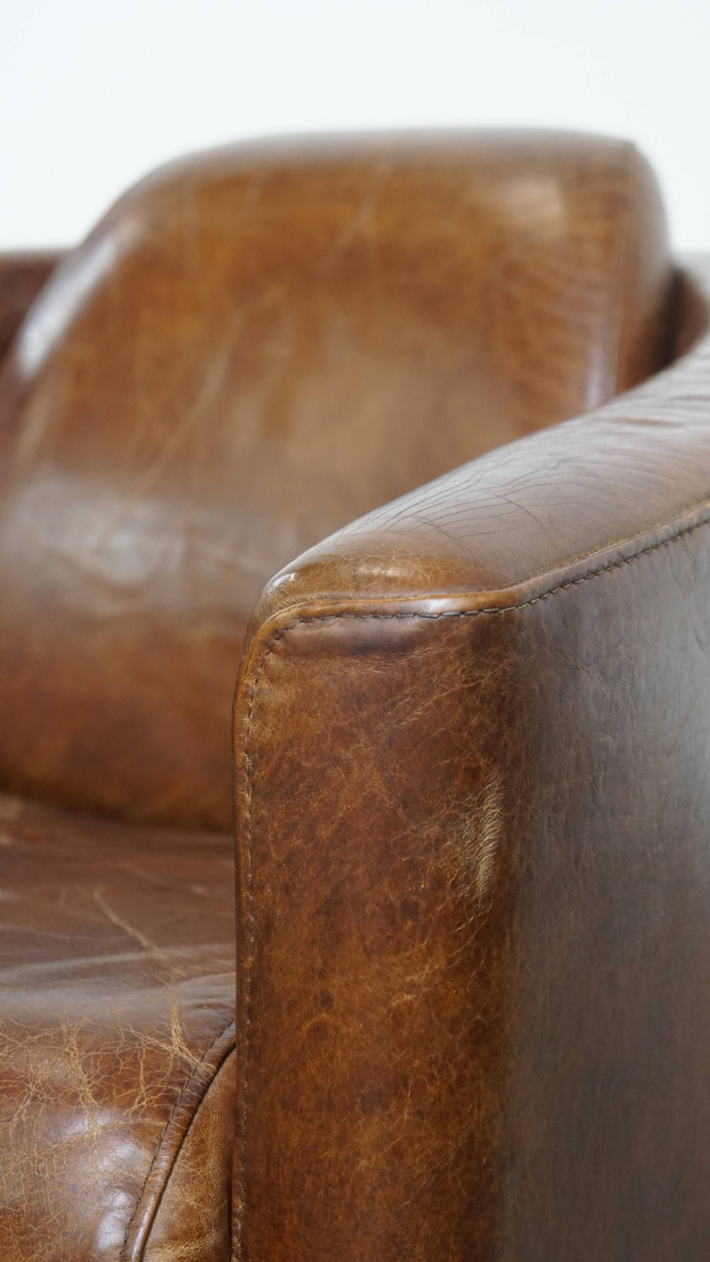 Karaktervolle En Unieke Bruine Aviator Design Fauteuil Gemaakt Van Rundleer image 11