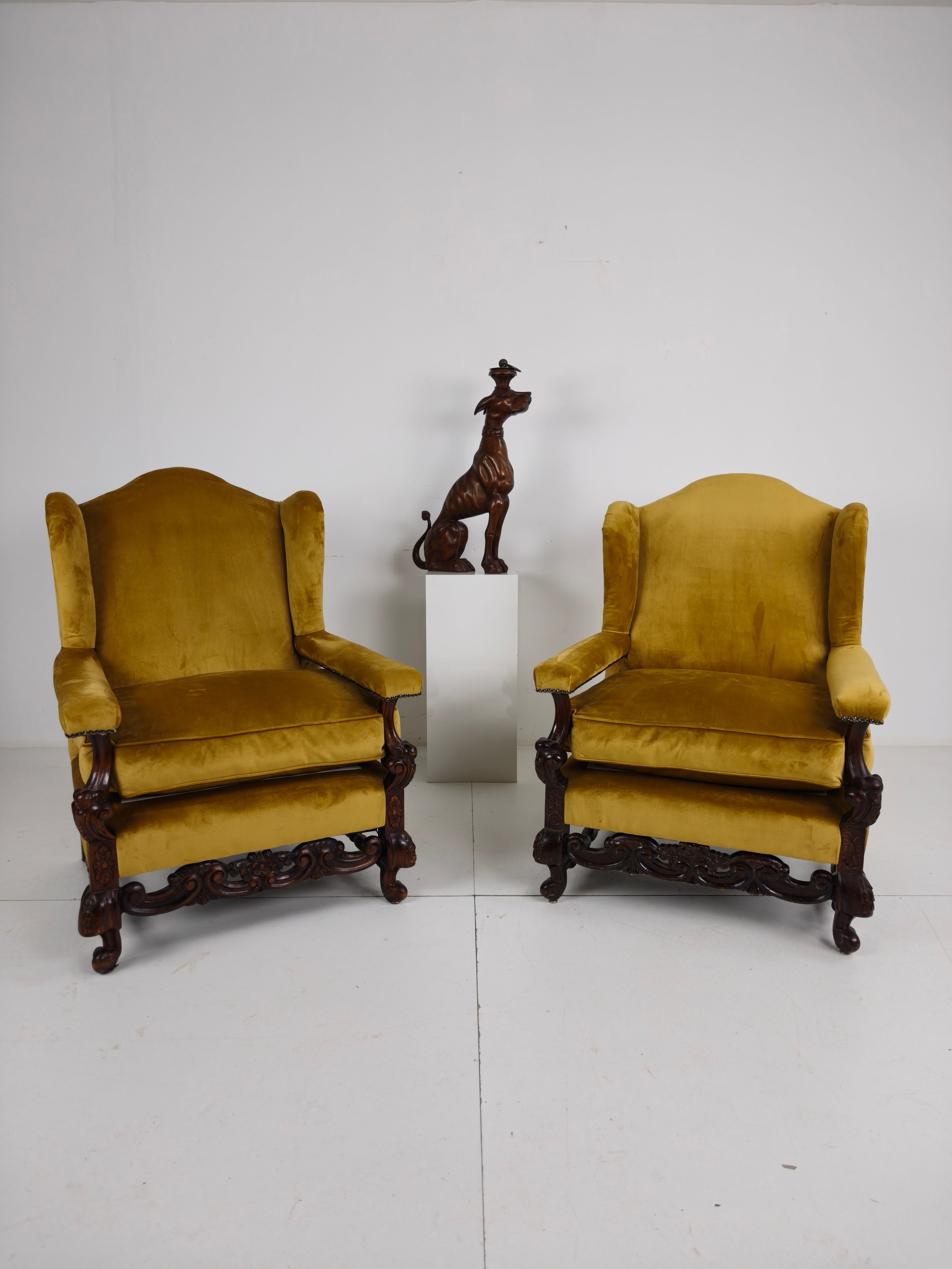 Paar 19e-eeuwse Gesneden Notenhouten Fauteuils – Bloemmotieven – Fluwelen Bekleding image 6
