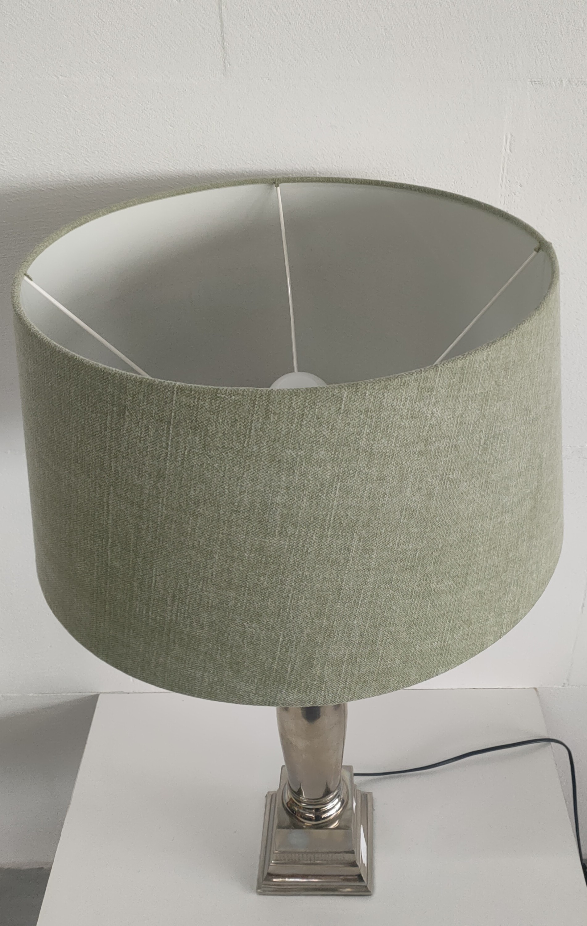Hoge Tafellamp Met Groene Kap ('emperische Stijl') image 3