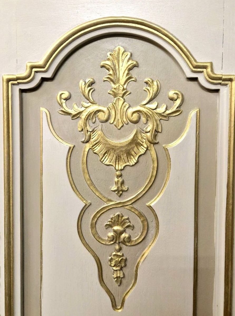 Handbeschilderde Queen Anne Vitrinekast/ Unieke Kast In Creme En Goud image 10