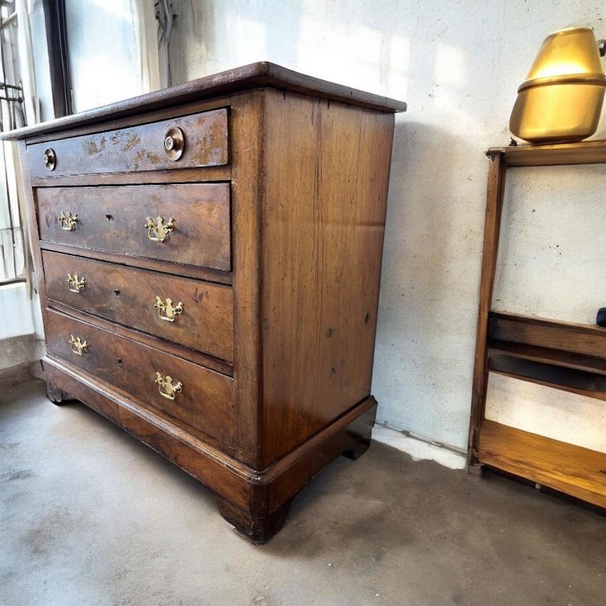 Vintage Houten Ladekast / Commode Met 'gouden' Handgrepen image 3