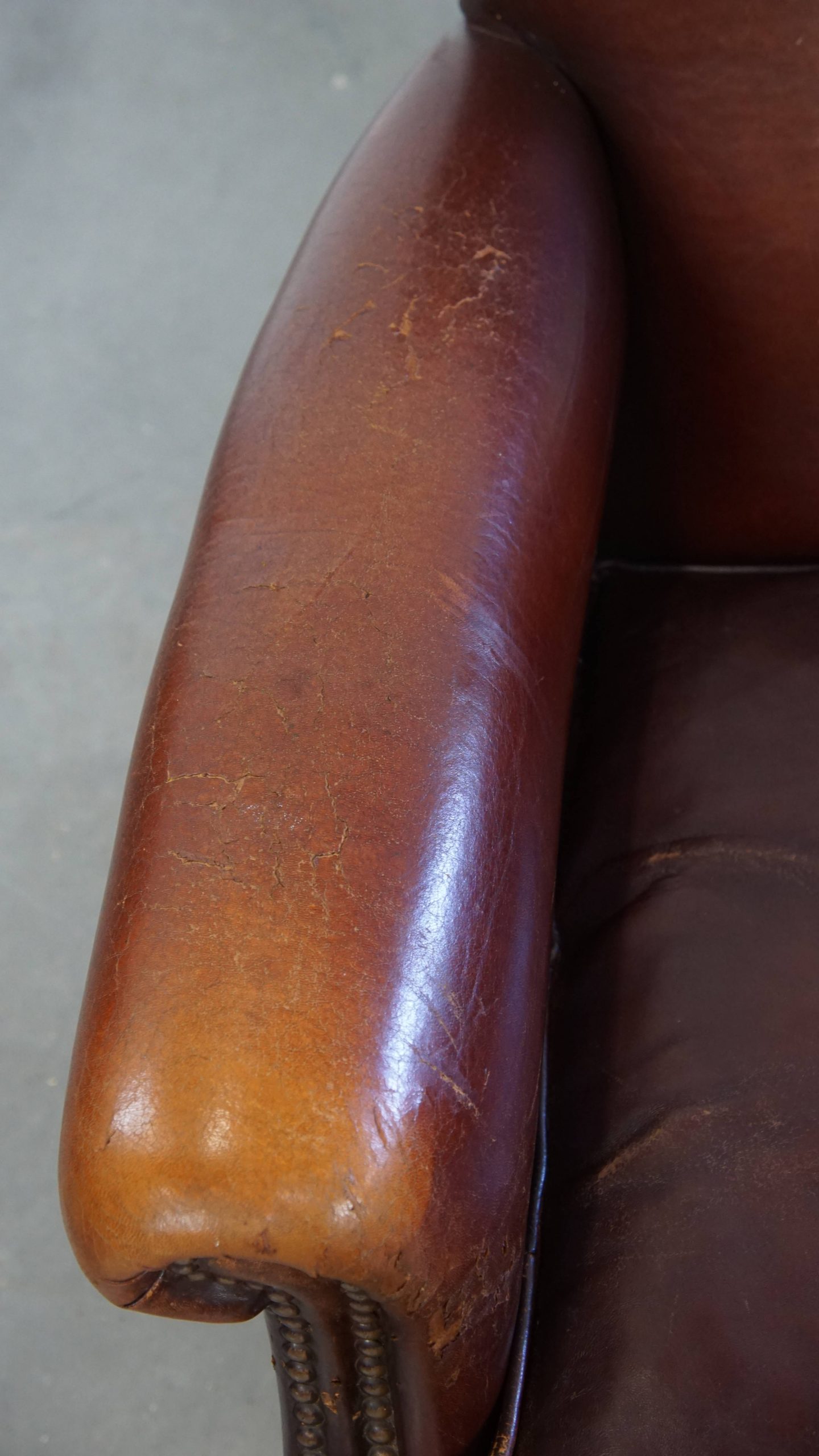 Karkatervolle Vintage Schapenleren Armchair/ Fauteuil Met Warme Kleuren En Een Mooi Patina image 8