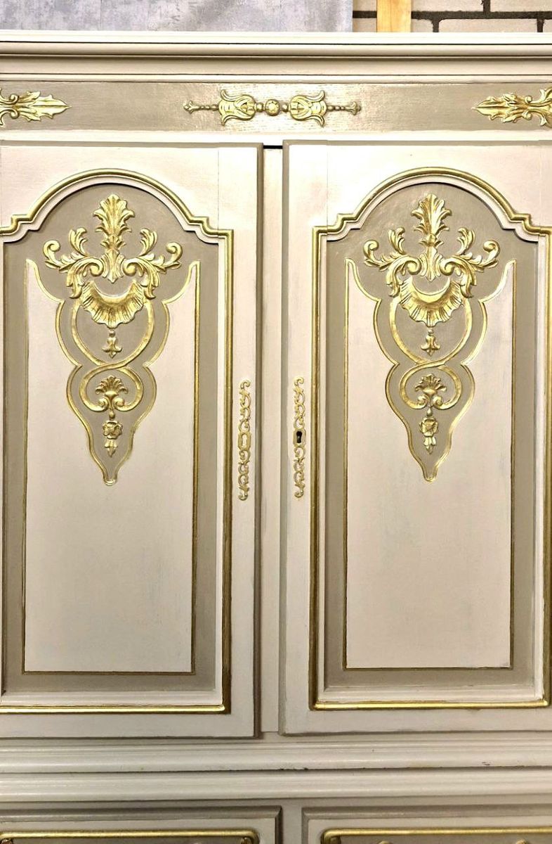 Handbeschilderde Queen Anne Vitrinekast/ Unieke Kast In Creme En Goud image 6