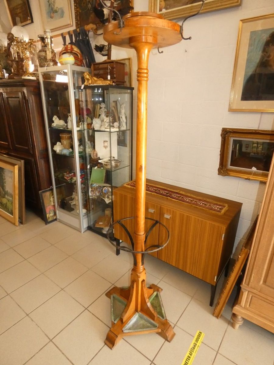 Zeldzame Café Kapstok Met Originele Zinken Bakjes. image 6