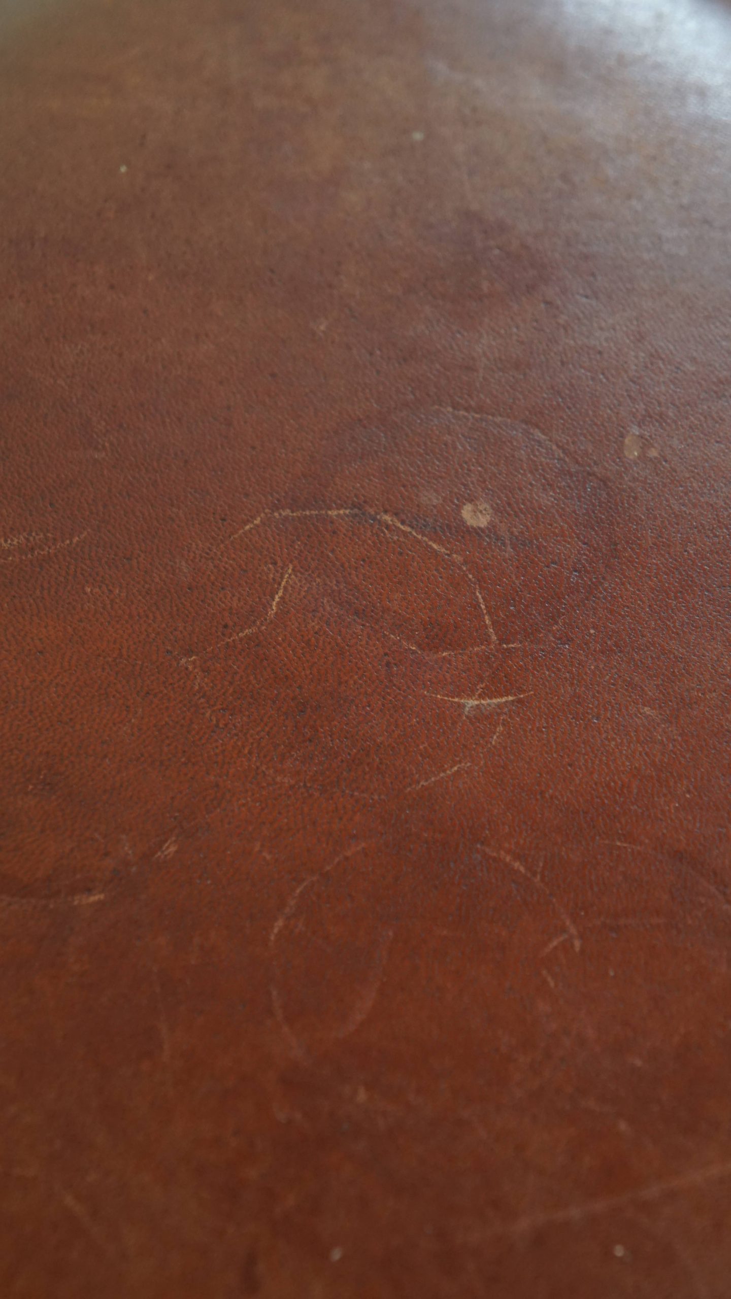 Schapenleren Hocker Met Mooi Patina In Een Warme Cognac Kleur 61x42cm image 10