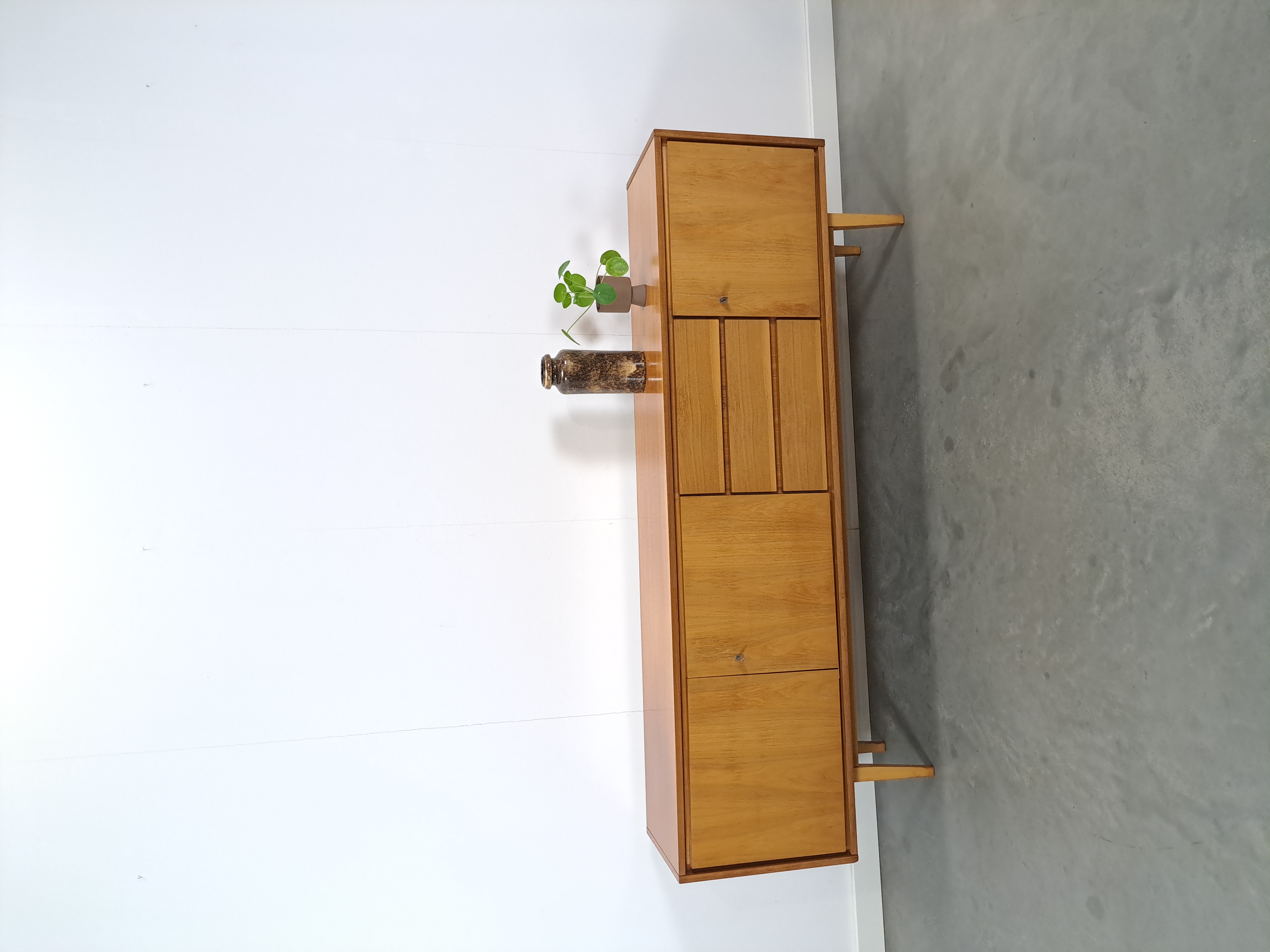 dressoir notenhout modern Esme Massief notenhouten dressoir 130 cm - Opbergruimte voor de woonkamer