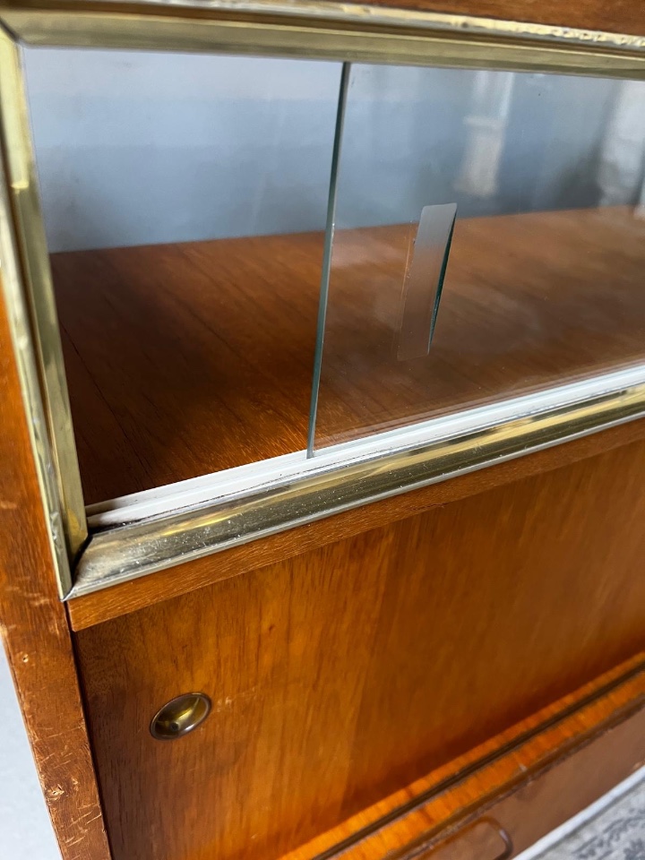 Jaren 50 Toonbank Met Gelaagde Vitrine En 3 Lades Aan De Achterzijde image 8