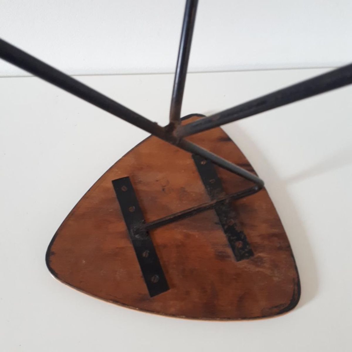 Mathieu Mategot Triangle Artimeta Design Tafeltje image 9