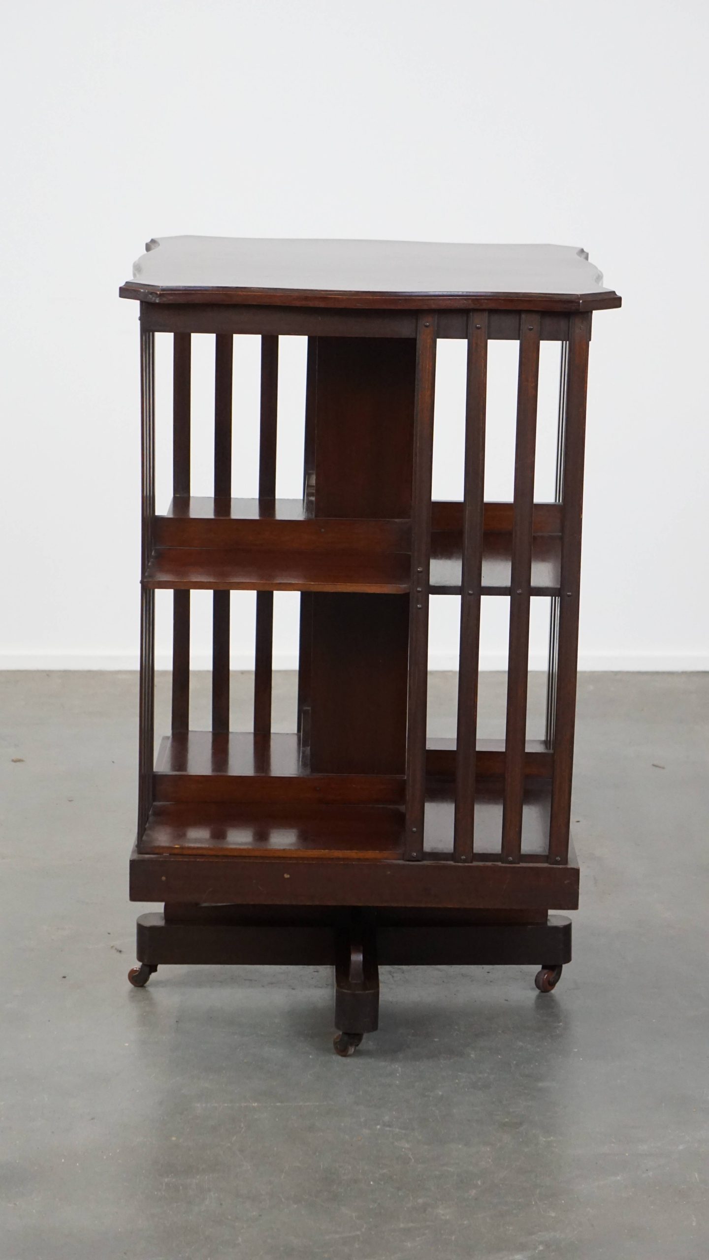 Luxe Antieke Engelse Houten Boekenmolen Op Wieltjes Uit Eind 19e Eeuw image 12