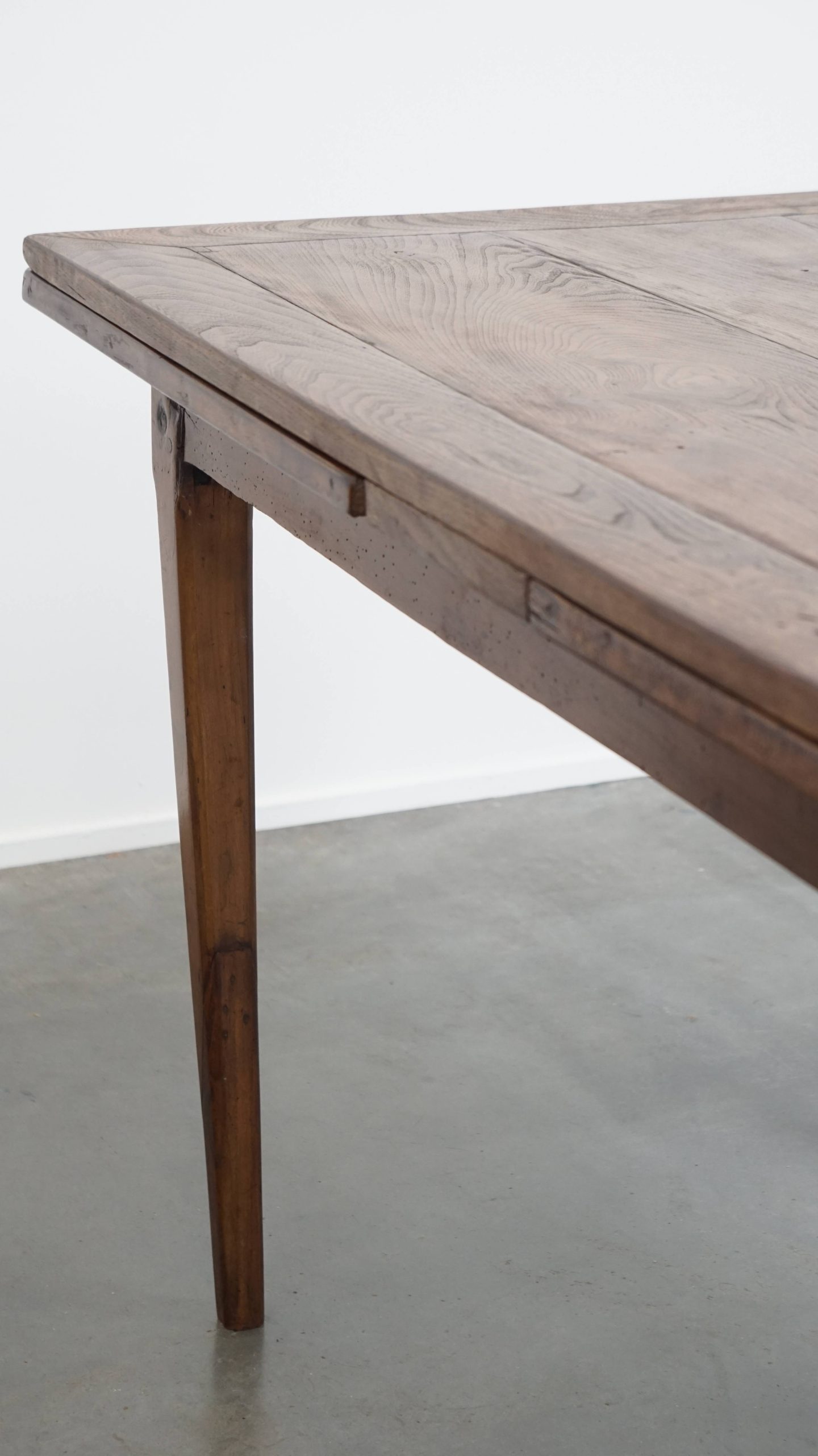 Functionele En Mooie Engelse Antieke Uitschuifbare Eettafel Van Iepen En Kersenhout image 5
