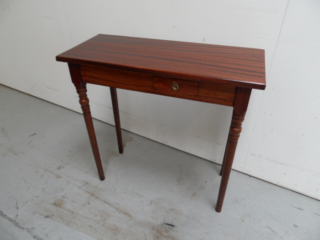 Mahonie Sidetable image 7