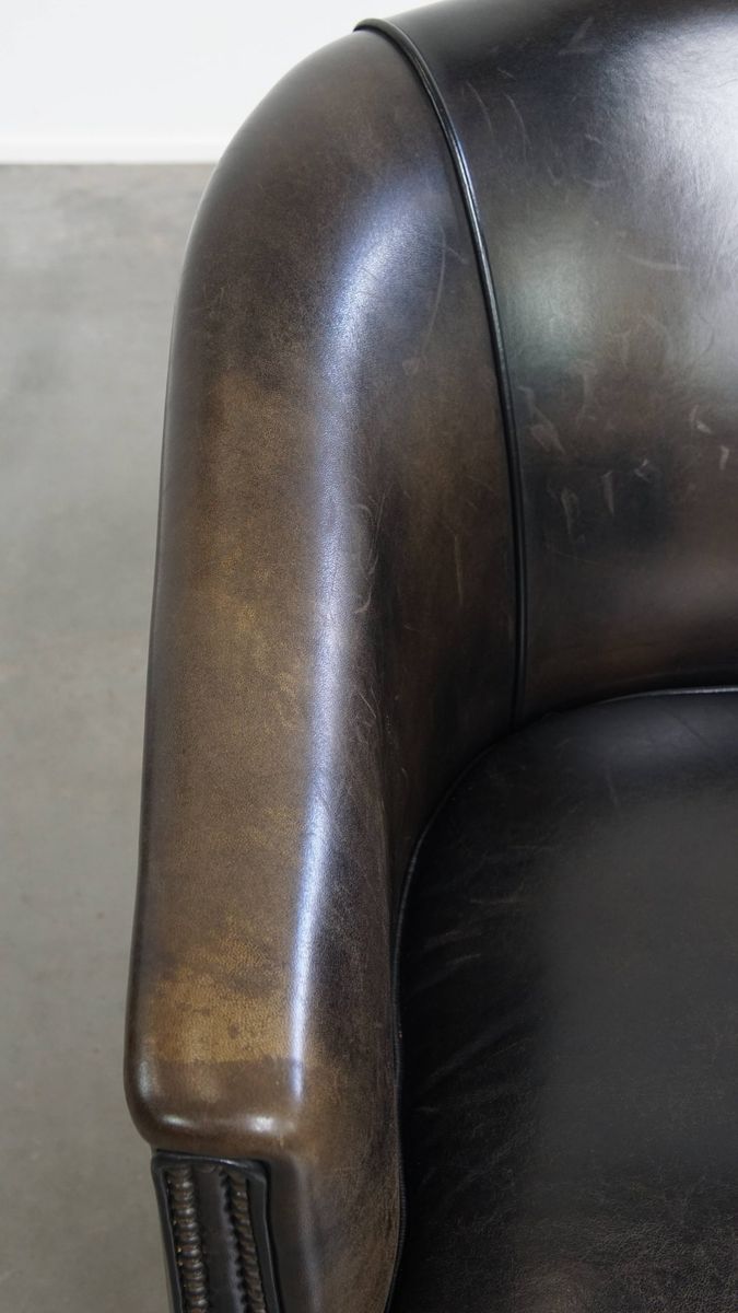 Stijlvolle, Unieke En Subtiele Zwart/ Grijze Clubfauteuil Gemaakt Van Schapenleer image 7