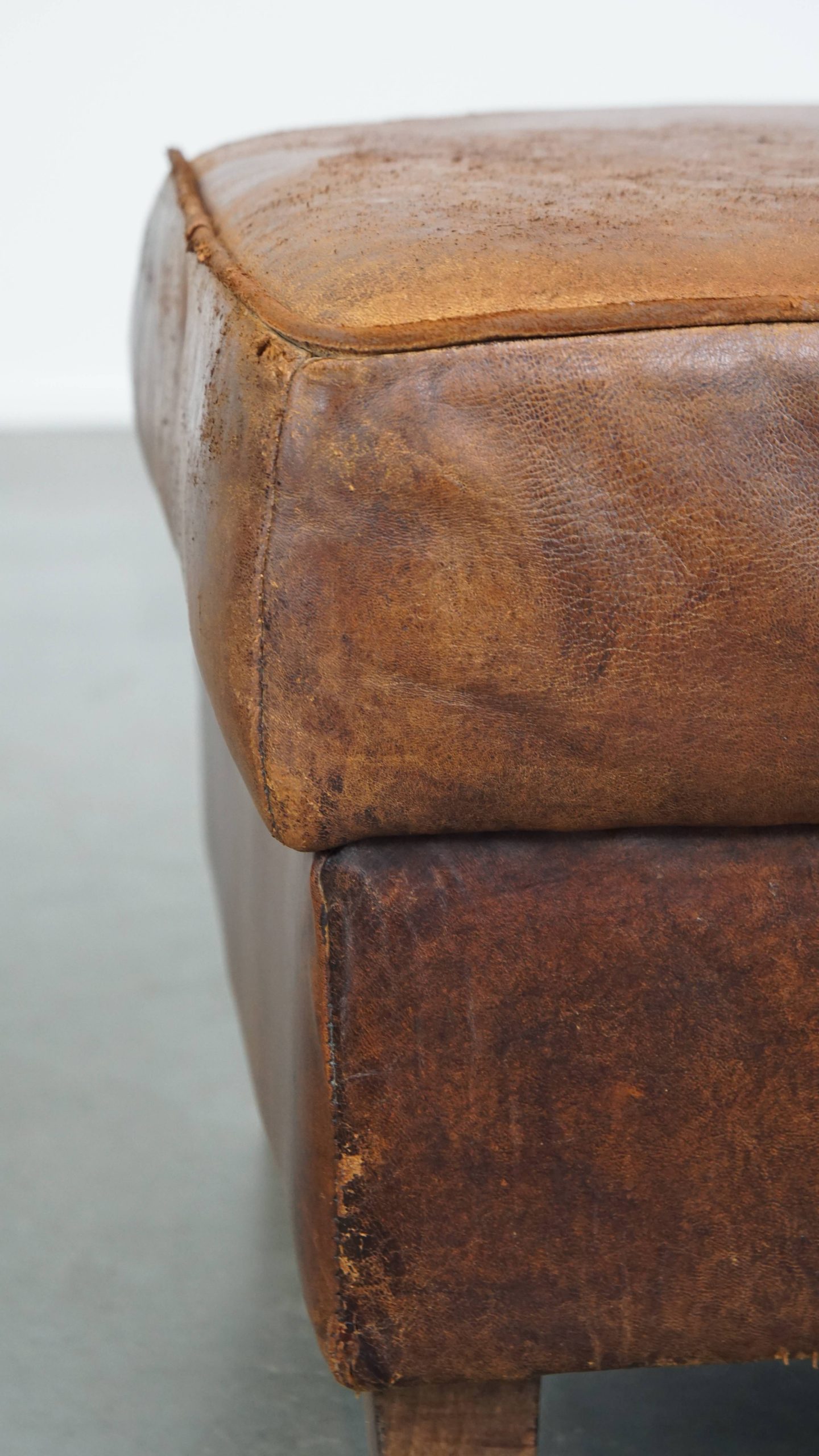 Stoere Hocker Gemaakt Van Schapenleer image 8