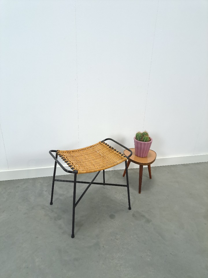 Ddr Rotan Kruk Met Staal Vintage image 2