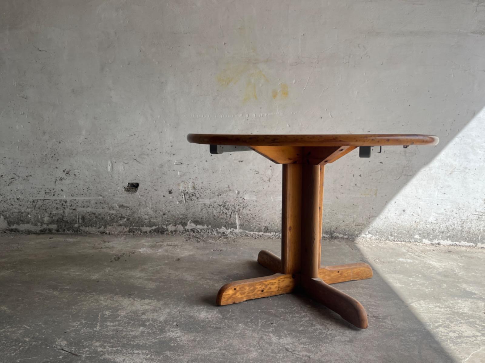Vintage Round Pine Wood Table 70'S. image 4