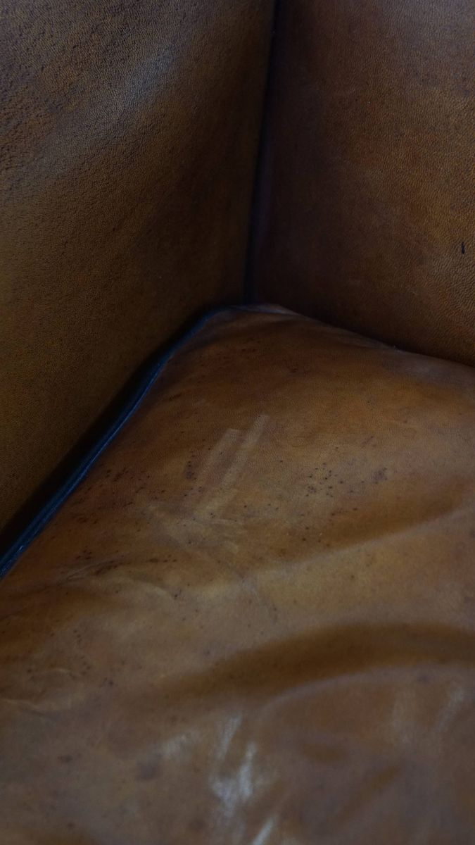 Sierlijke Schapenleren Oorfauteuil Met Zwarte Biezen En Klassieke Vormen image 12