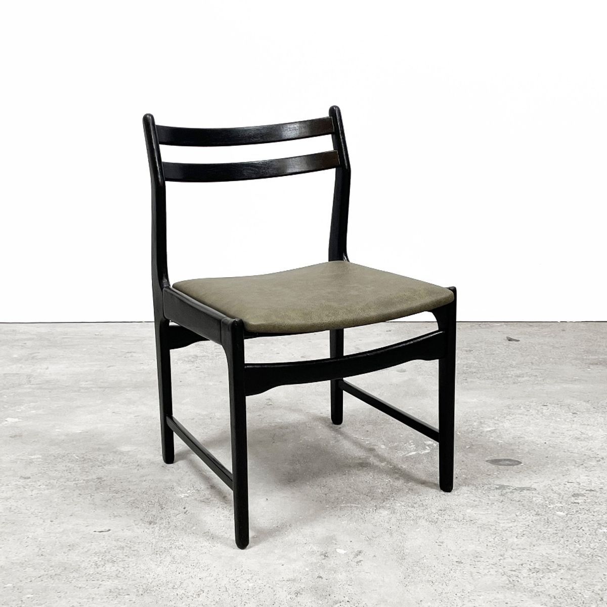 Vintage Houten Mid-century Modern Stoelen Opnieuw Bekleed Met Leer. image 5