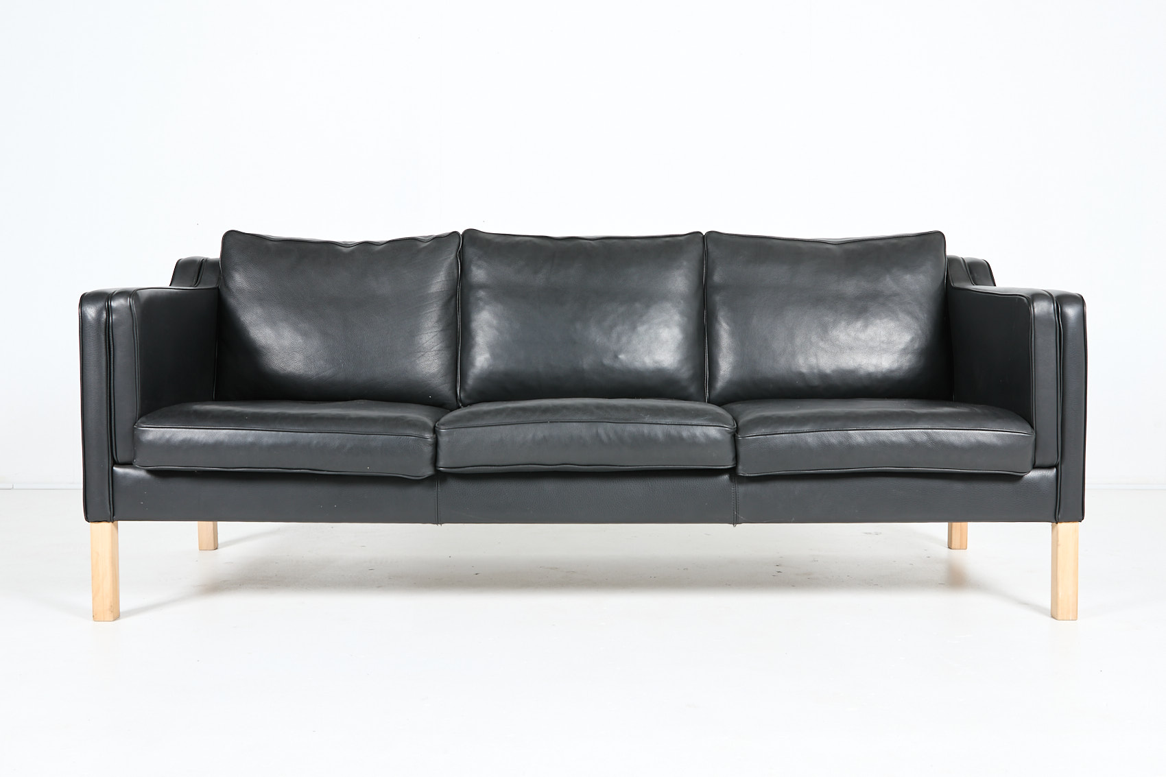 Danish Design Black Leather Sofa From Mogens Hansen image 2