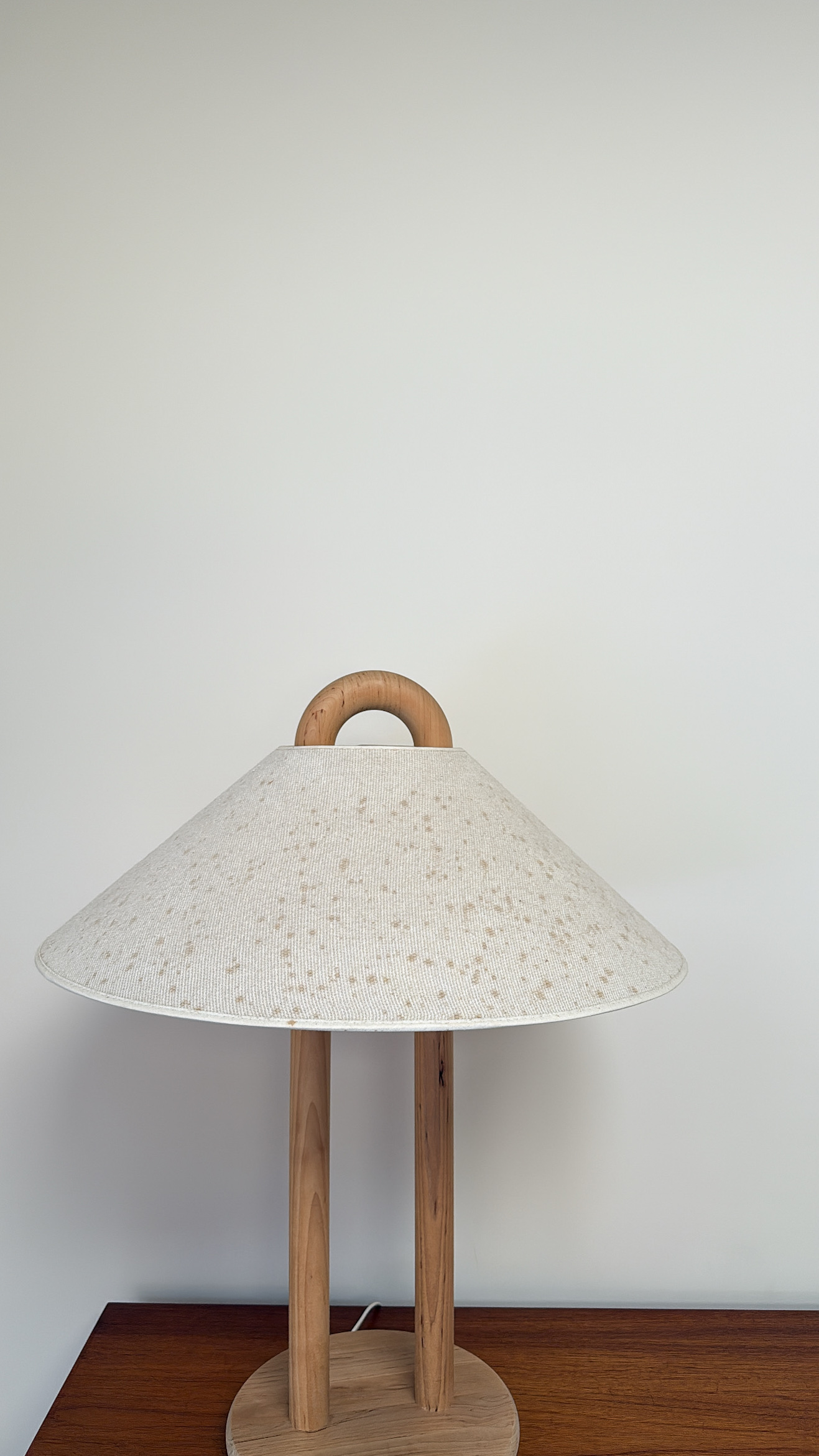 Lys Denemarken Vintage Houten Lamp Met Beige Kap image 4