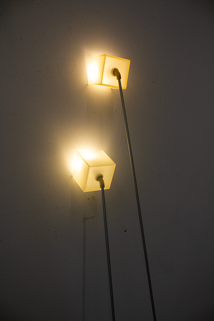 Set Van 2 ‘lazy’ Goods Leunlampen Door Chris Slutter image 3