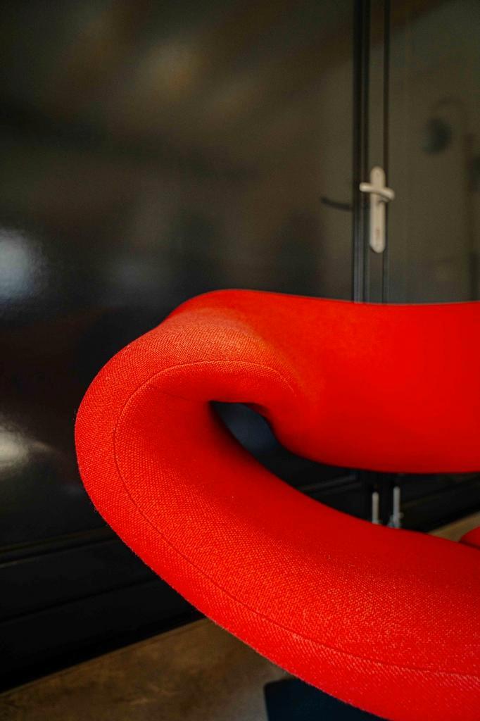 Artifort Ribbon Chair image 6