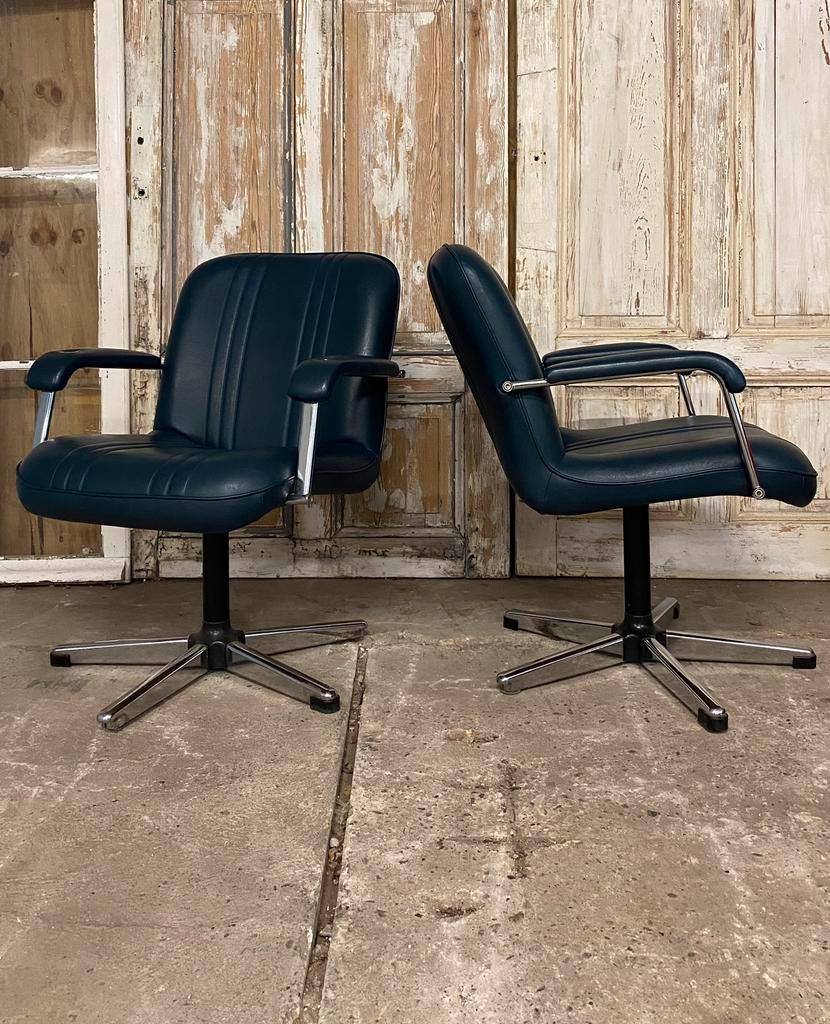 Set Vintage Fauteuils. Petrolblauw Kunstleder En Chroom. image 3