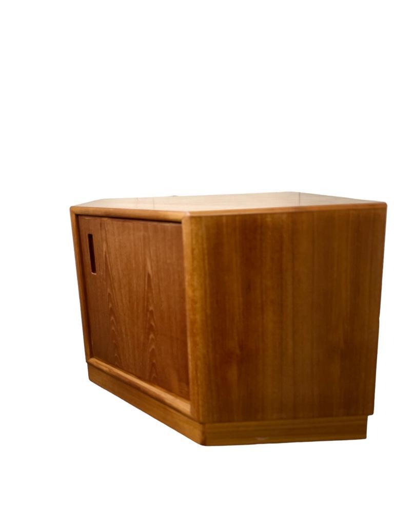 Vintage dyrlund Teaken Hoekkast /kast image 5