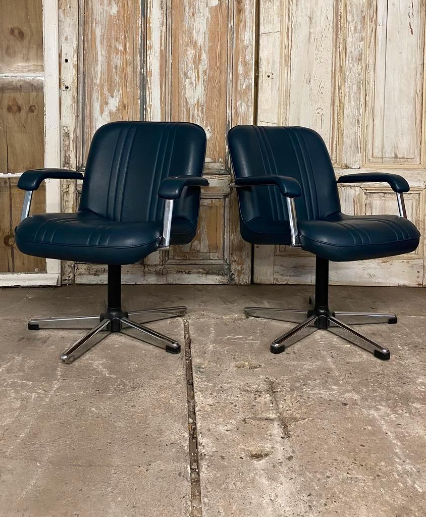 Set Vintage Fauteuils. Petrolblauw Kunstleder En Chroom. image 4