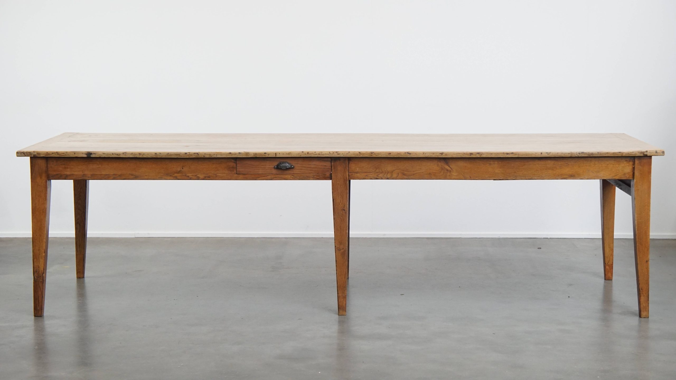 Zeer Grote En Karaktervolle Antieke Eikenhouten Xxl Eettafel Voor 8 Tot 10 Personen image 3