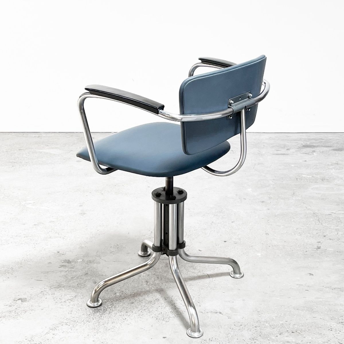Vintage Gispen Bureaustoel, Opnieuw Bekleed Met Leer. image 2