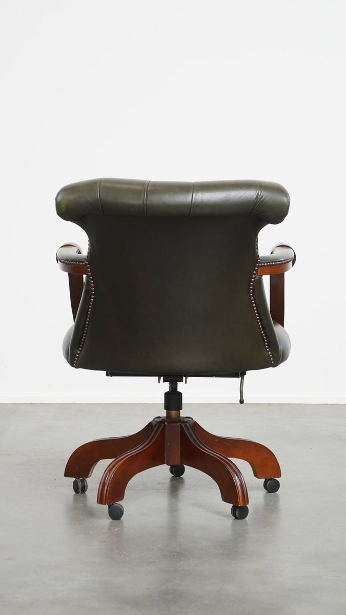 Tijdloze Groene Rundleren Chesterfield Bureaustoel In Engelse Stijl Op Wieltjes image 4