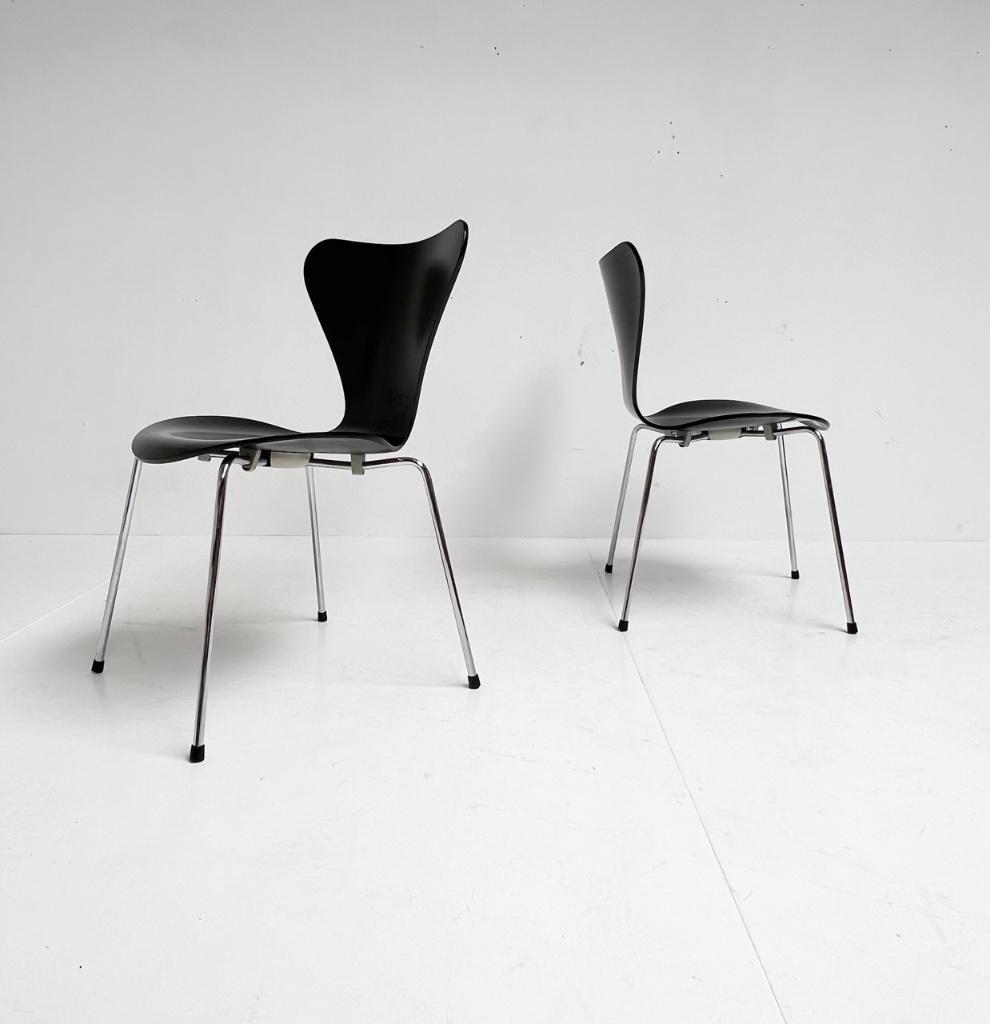 Set Van 2 Model 3107 Stoelen Van Arne Jacobsen, 1990's image 4