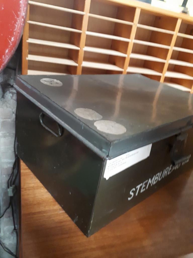 Industrieel Oud Stembureau Zaandam Blik Kist image 8