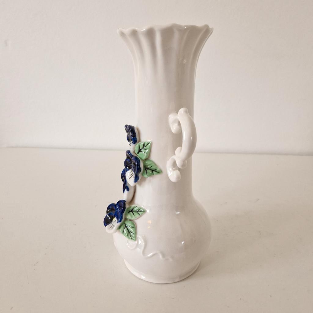Vintage Wit Vaasje Met Paarse Viooltjes Bloemen Vaas image 2