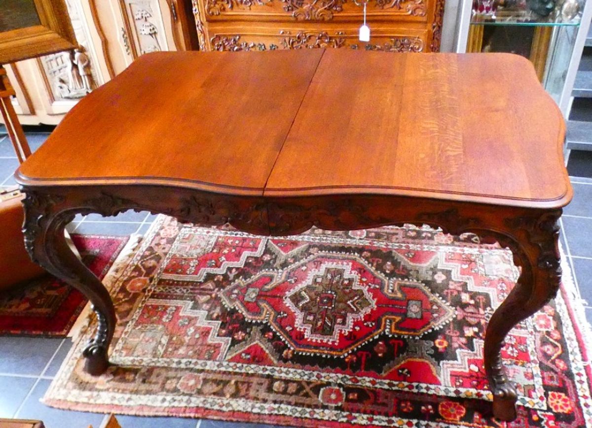 Grote Luikse Tafel Met Prachtig Beeldhouwwerk. image 7