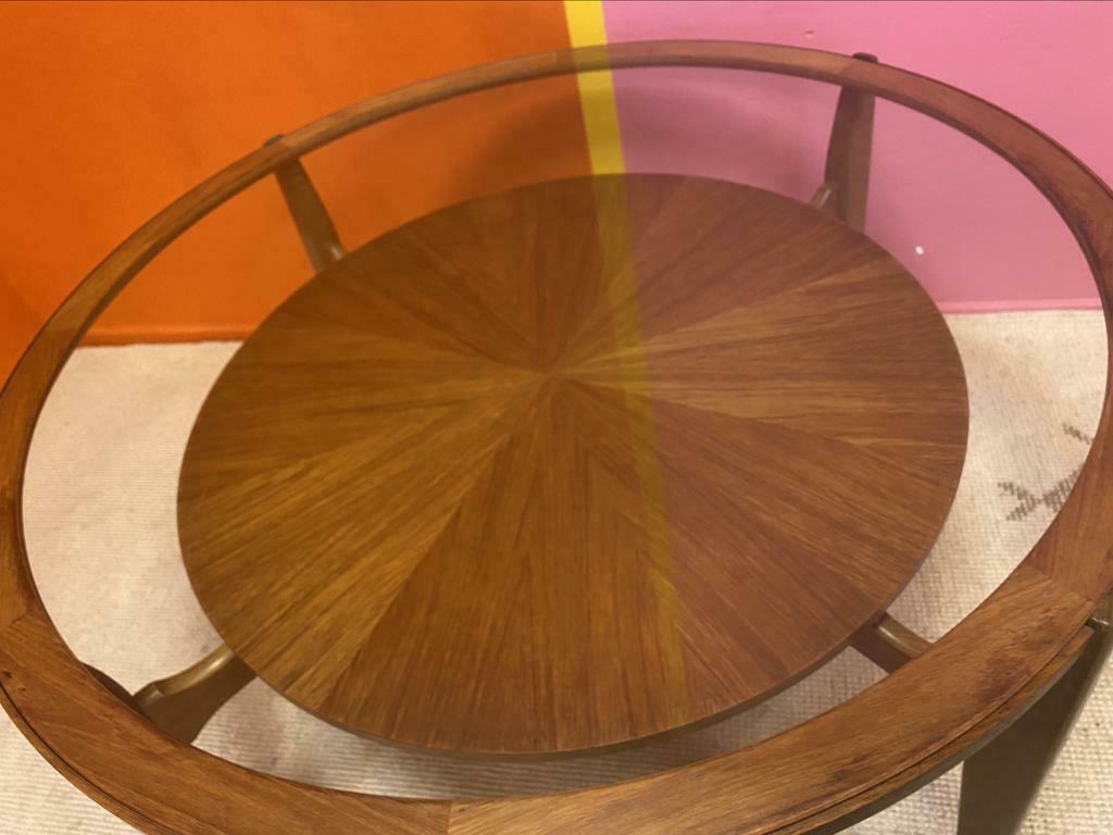 Bekijk Vintage Ronde Houten Salontafel op Reliving