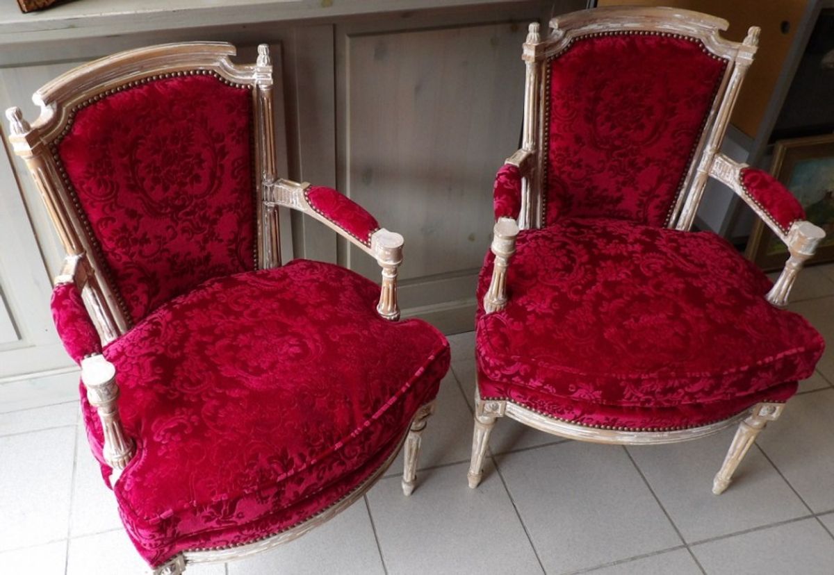 Paar Fijne Gesculpteerde Louis Xvi Periode Cabrioletfauteuils. image 9