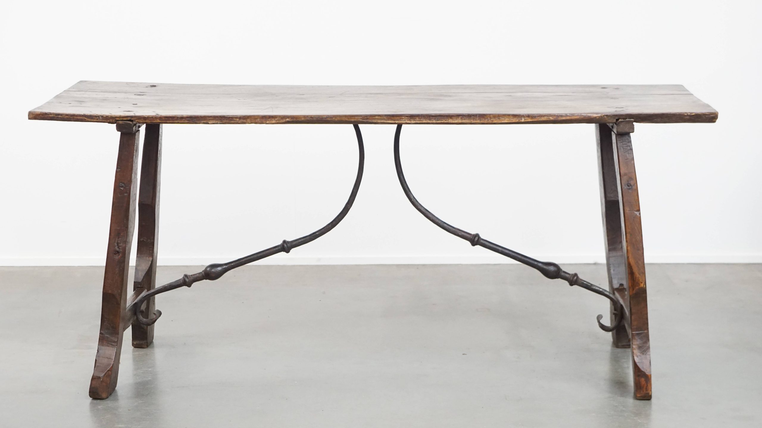 Karaktervolle 18e-eeuwse Antieke Spaanse Side Table/ Eettafel Met Een Prachtig Patina image 5