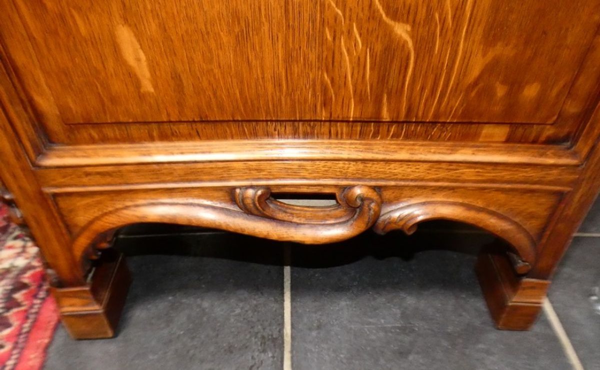 Louis Xv Franse Gebeeldhouwde Eiken Commode. image 6