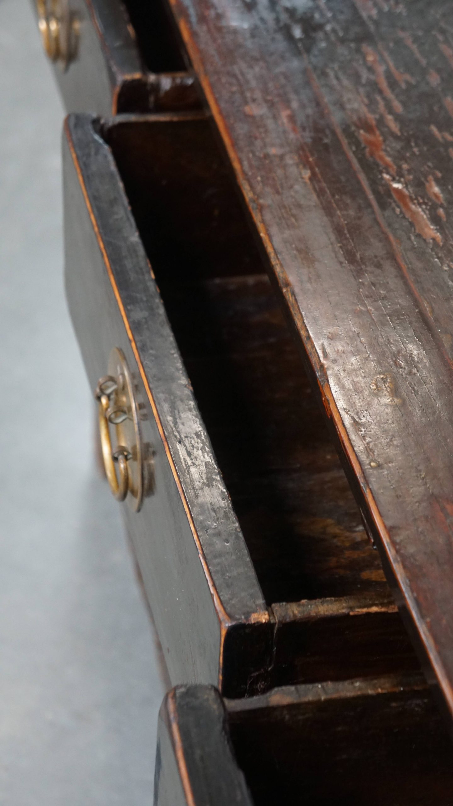 Antiek Houten Chinees Dressoir/ Altaar In Een Warme Donkere Kleur En Mooie Details image 8