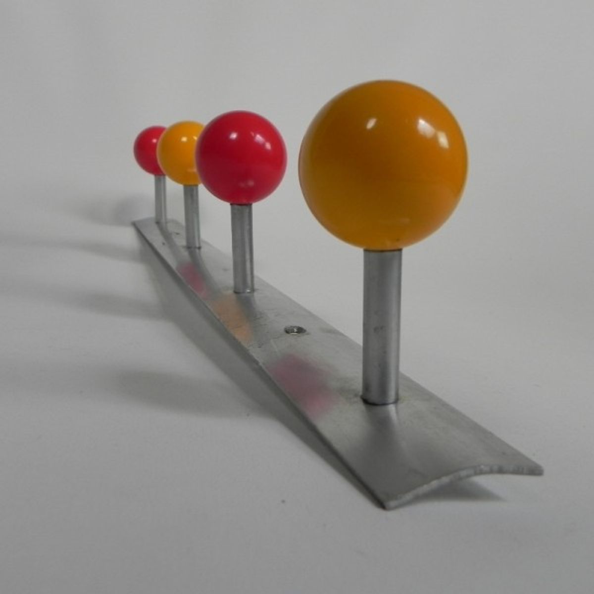 Wandkapstok Met Gekleurde Bollen, Jaren 50 image 8