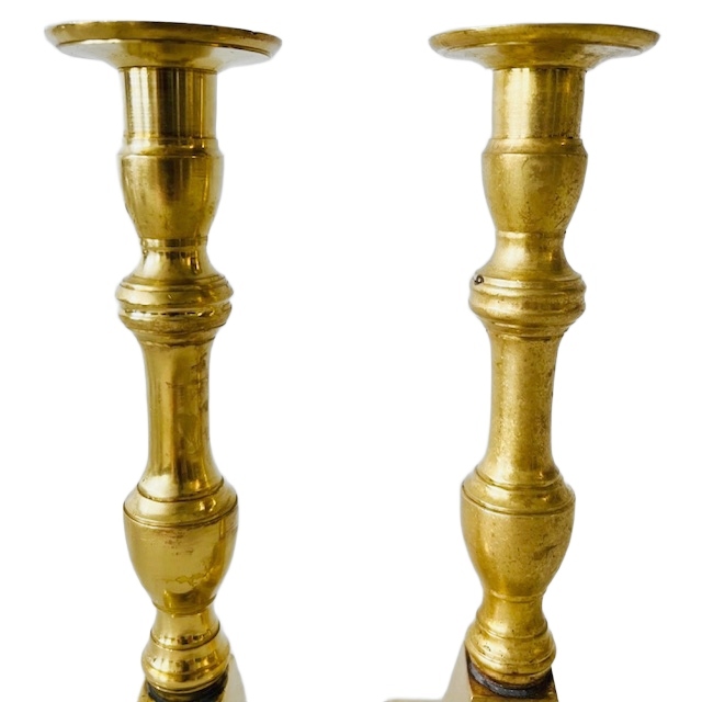 Set Zware Vlaamse Messing Gouden Kandelaars Vierkant 1900’s image 6