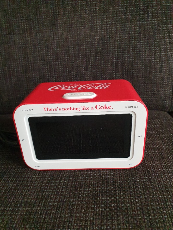 Bekijk Coca Cola Classic Wekkerradio. Vintage op Reliving 🤩