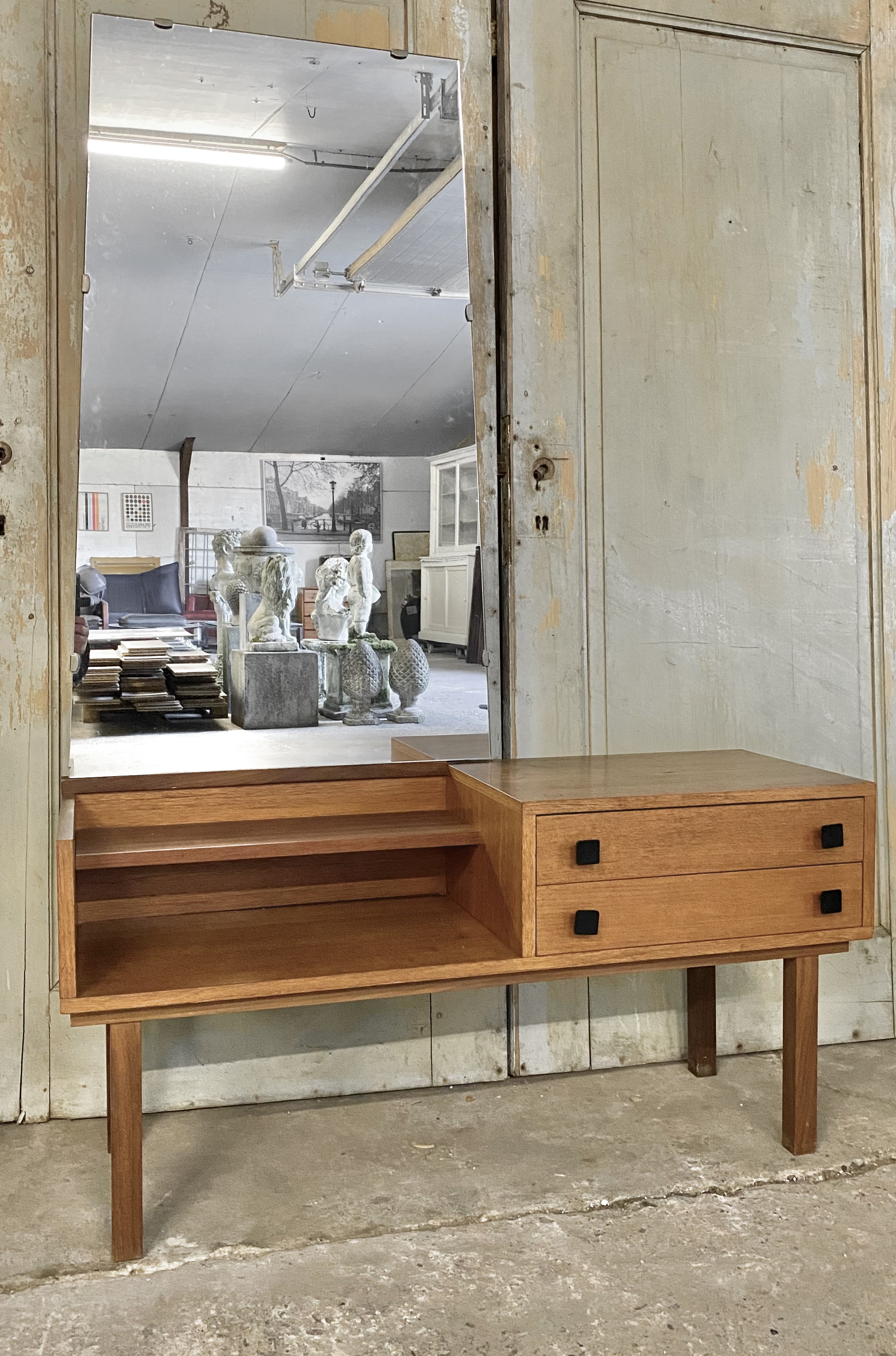 Vintage Kaptafel Met Spiegel. Sixties. Design. Retro. image 6