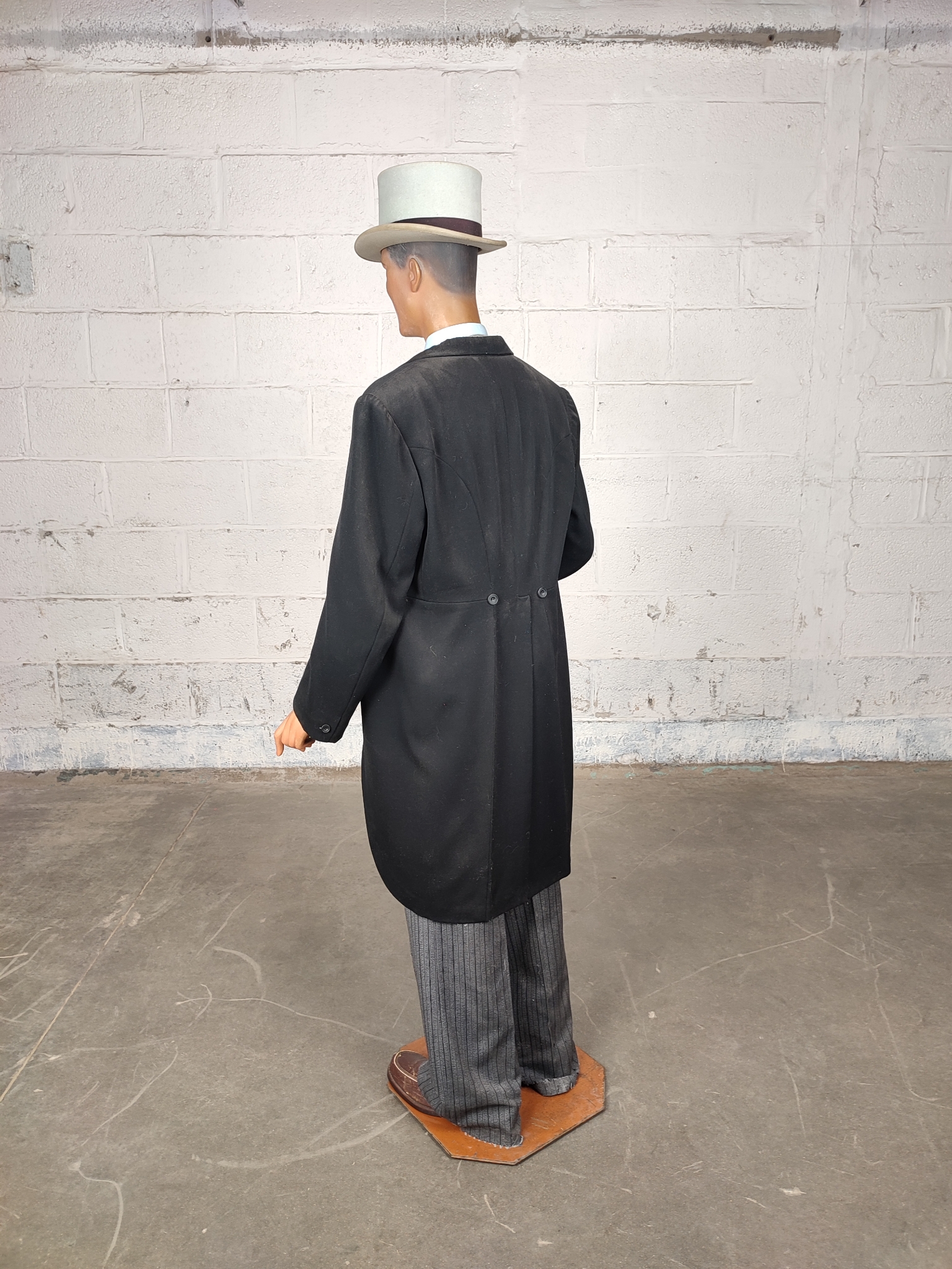 Levensechte Oude Mannequin Frans Reper image 9