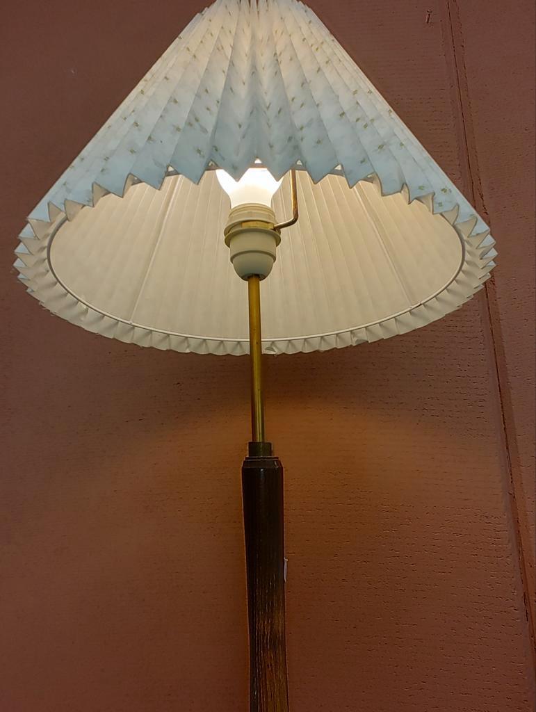 Elegante Staande Lamp Met Geplooide Kap image 11